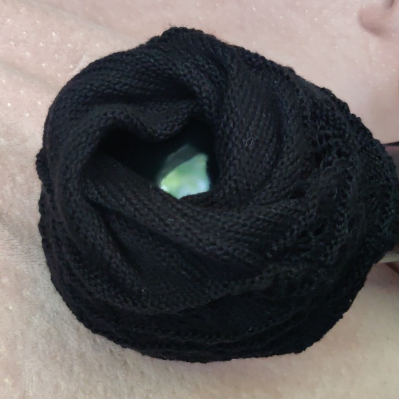 Black beanie with your choice of a ponytail or not - Picture 5 of 5